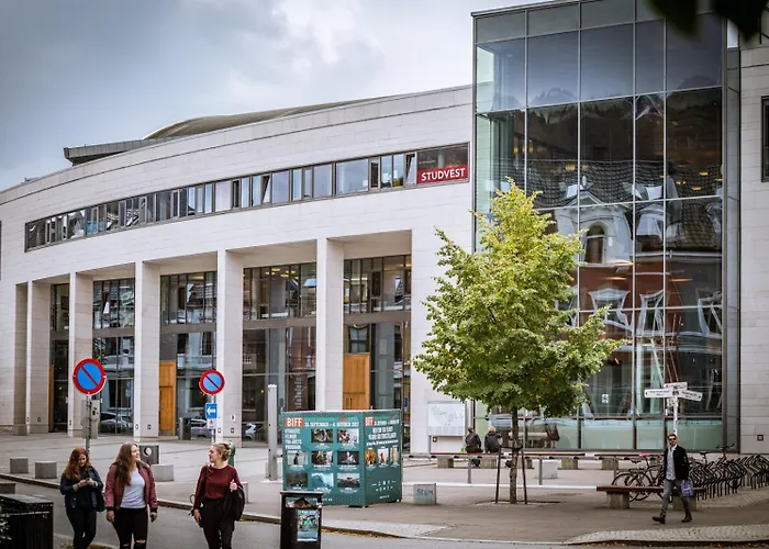 Dinbnb I Of Both Worlds I 80sqm With 2 Baths And Bathtub * Bergen